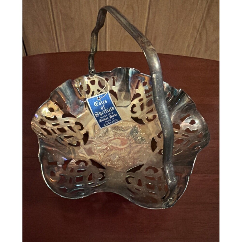 Vintage Sheffield England Silver Plate Cut Out Basket With Hinged Handle. EUC!!!